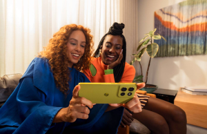 Nuevo moto g86 de Motorola llega a Ecuador