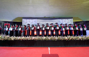 UNL incorpora al sistema productivo a 449 nuevos magísteres