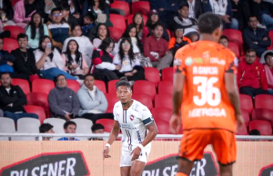 Liga de Quito venció a Libertad FC en medio de polémica arbitral en el Rodrigo Paz