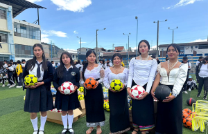 Minedec entrega kits deportivos para 32 instituciones educativas de Saraguro