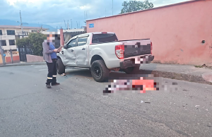 Mujer murió tras ser embestida por un vehículo en el sector Época