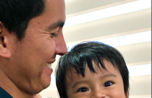 Zayn, es un pequeño guerrero que lucha contra una rara enfermedad congénita