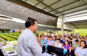 Pindal fortalece su caficultura con más de 84.500 plántulas de café de especialidad y forestales