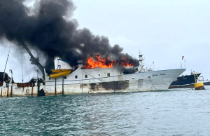 Barco que se incendió en Manta no estaba registrado a nombre de alias ´El Mexicano´