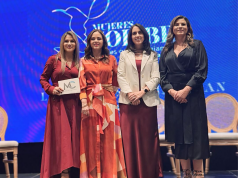 Mercedes Córdova consolida su liderazgo tras nuevo reconocimiento en los Premios Mujeres Colibrí