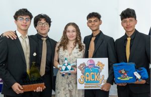 Estudiantes del ISM ganan premio mundial de emprendimiento juvenil con Sacky, una propuesta que convierte botellas PET en loncheras sostenibles