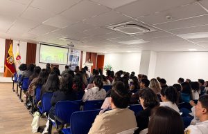 Especialistas y estudiantes se unen en Simposio sobre enfermedades respiratorias en el Hospital Isidro Ayora