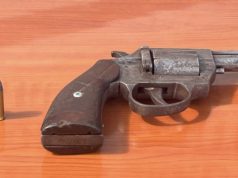 Policía encuentra arma de fuego abandonada en Velacruz