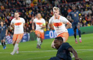 Ecuador no pudo contra Países Bajos, que jugó con un hombre menos en cancha