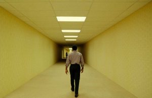 Backrooms: el fenómeno de horror que obsesionó internet llega a la gran pantalla