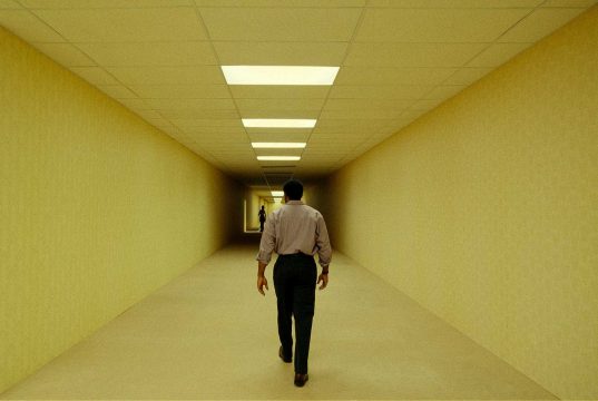 Backrooms: el fenómeno de horror que obsesionó internet llega a la gran pantalla