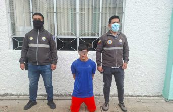 Policía impide ingreso de celular a la cárcel