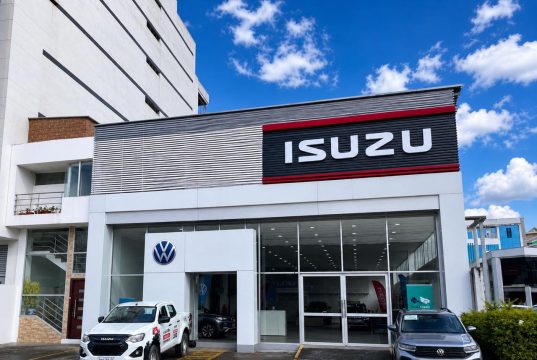 Isuzu impulsa mercado camionetero con nuevo concesionario en Loja